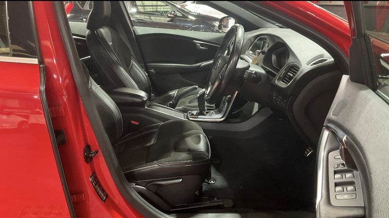 2013 Volvo V40 D2 R DESIGN 5dr HATCHBACK DIESEL Manual