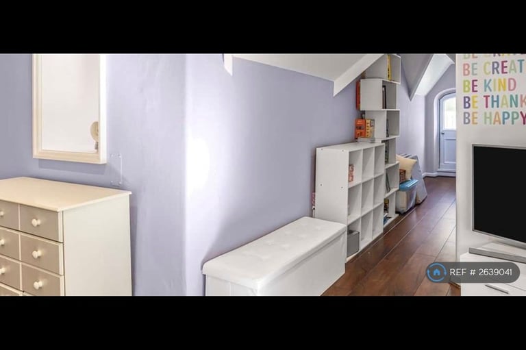 3 bedroom flat in Devey Close, London, KT2 (3 bed) (#2639041)