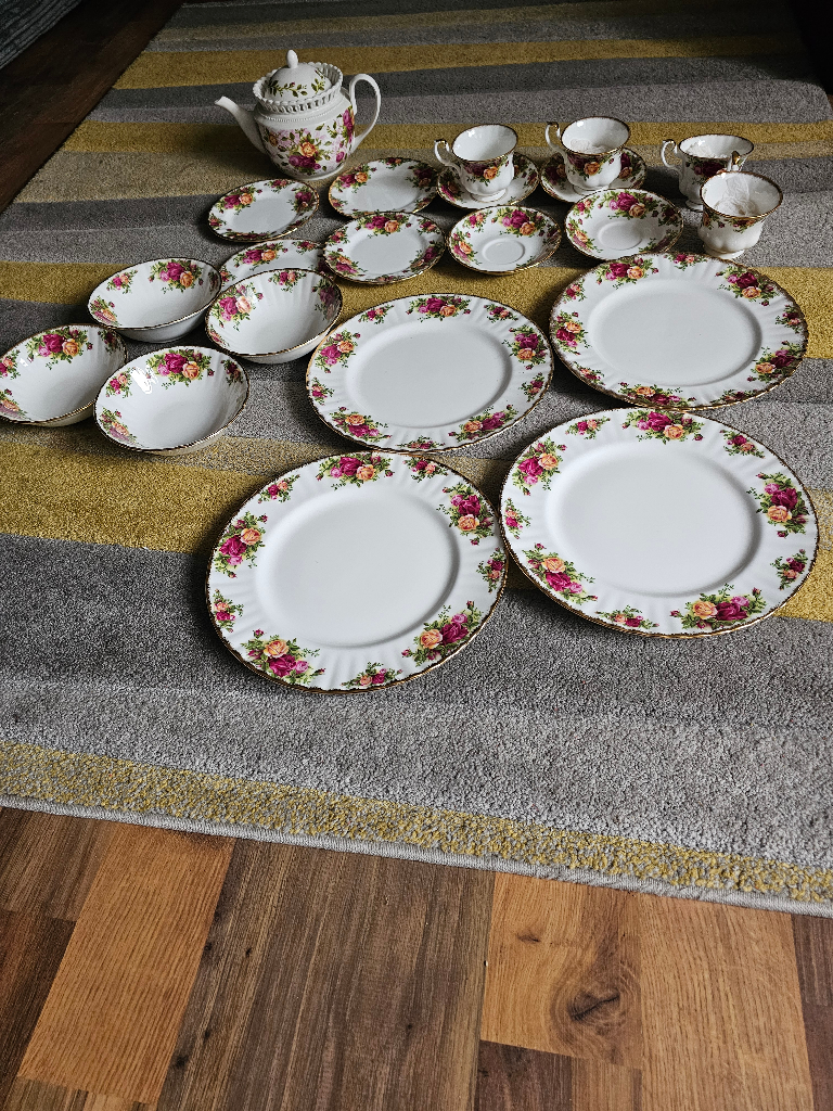 Wild country roses set by royal albert