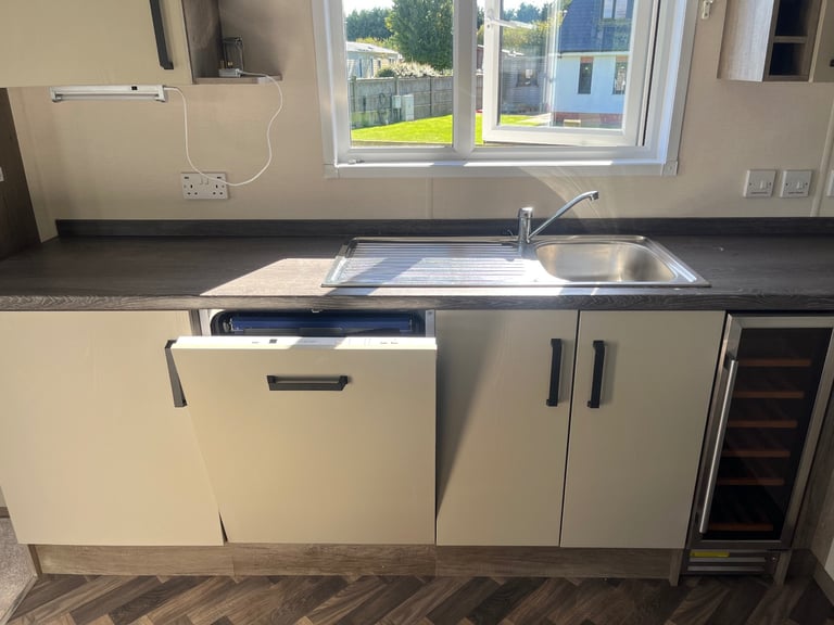 Atlas Lilac Lodge 40x20x2 bedroom