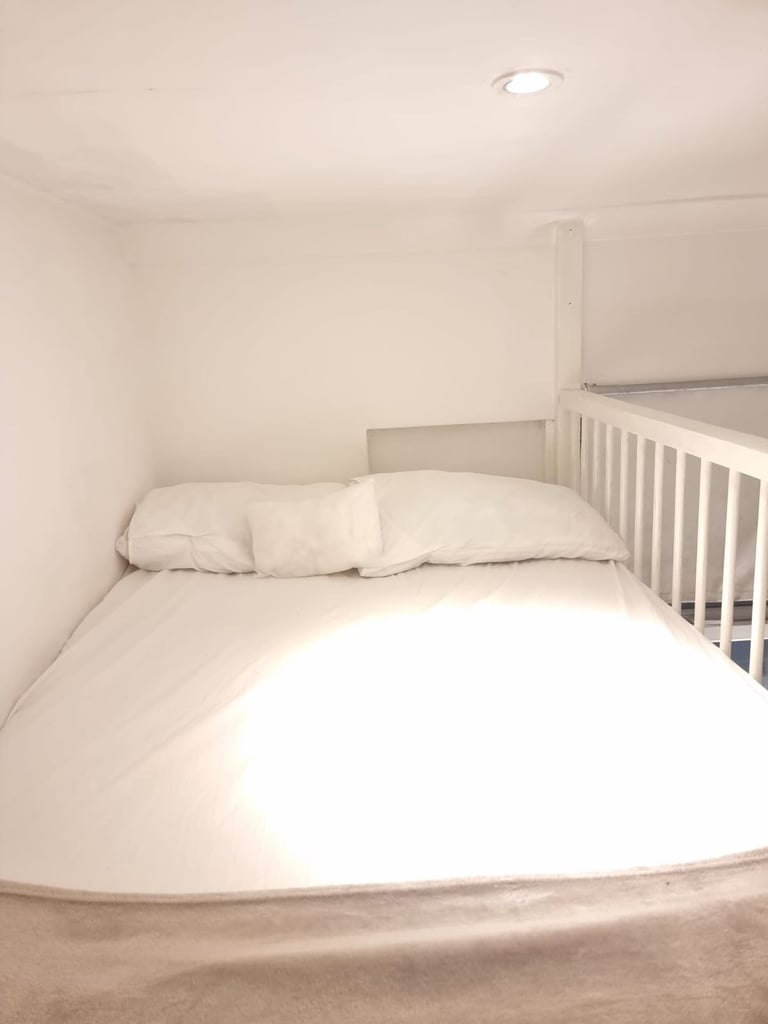 DSS FULHAM 1ST FL SELF CON STUDIO FLAT 10 MIN WALK TUBE &RIVER SHORT BUS RIDE TO CLAPHAM JUNCTION 