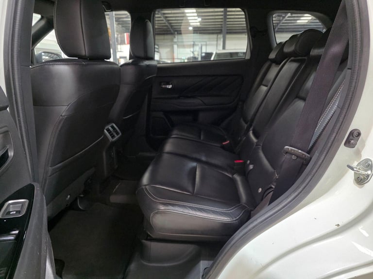 2019 Mitsubishi Outlander 2.4h TwinMotor 13.8kWh 4hs CVT 4WD Euro 6 (s/s) 5dr ESTATE Petrol/Elect...