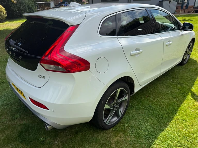 VOLVO V40 2.0 R-Design D4 2015