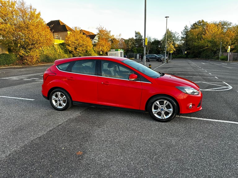 FORD Focus 1.5 Petrol 5 Doors 2013 with Parking Sensors & Low Mileage