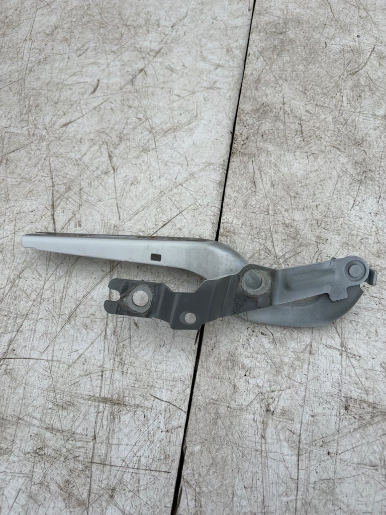 VOLKSWAGEN POLO MK6 17-25 FRONT RIGHT DRIVER SIDE BONNET HINGE 2G0823302G