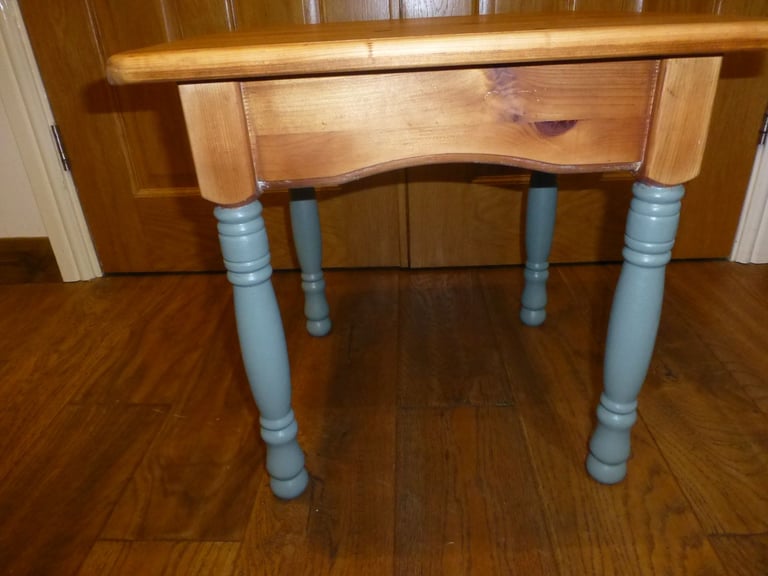 image for Solid pine small coffee side table excellent condition