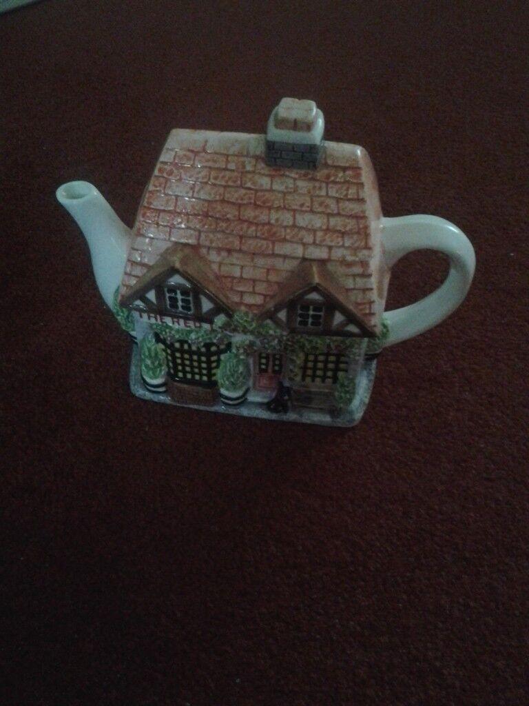 The Village Collection Teapot, The Red Lion Inn & Coronation Street ...