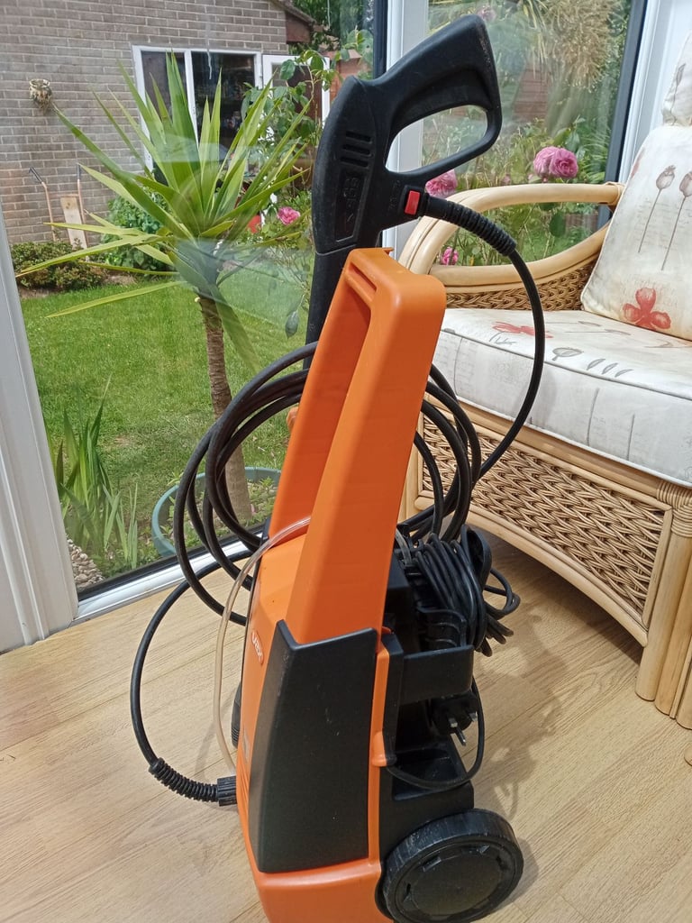 VAX Power Wash Pressure Washer with instructions. 2000W