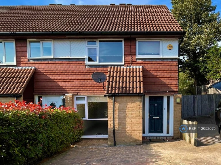 image for 3 bedroom house in Hillside Close, Banstead, SM7 (3 bed) (#2652675)