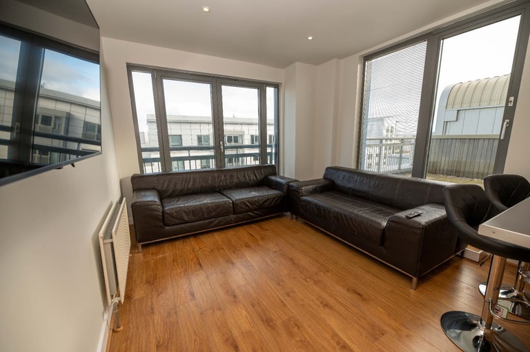 FLAT SHARE: DOUBLE ROOMS for let within remarkable, 4 bed, new-build flat with large roof terrace