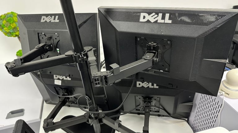 2x Dell Monitors Ultrasharp 19"