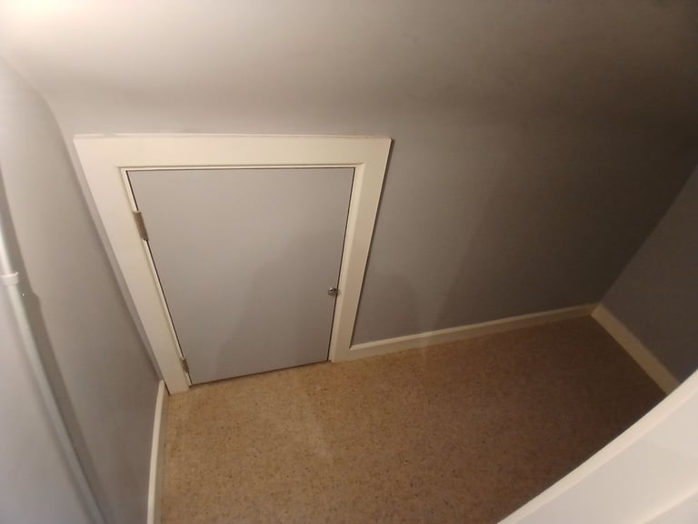 Large Double Room With en suite WC and ALL BILLS INCLUDED in Purley