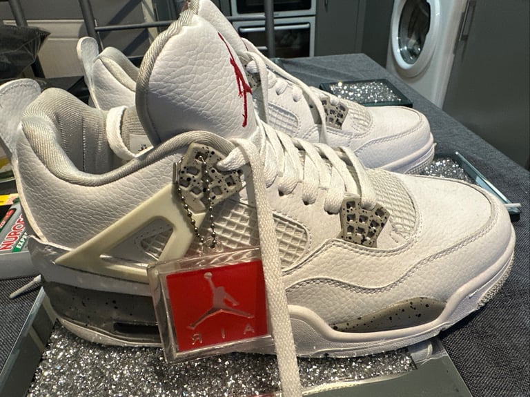 Nike air Jordan 4 white size 8
