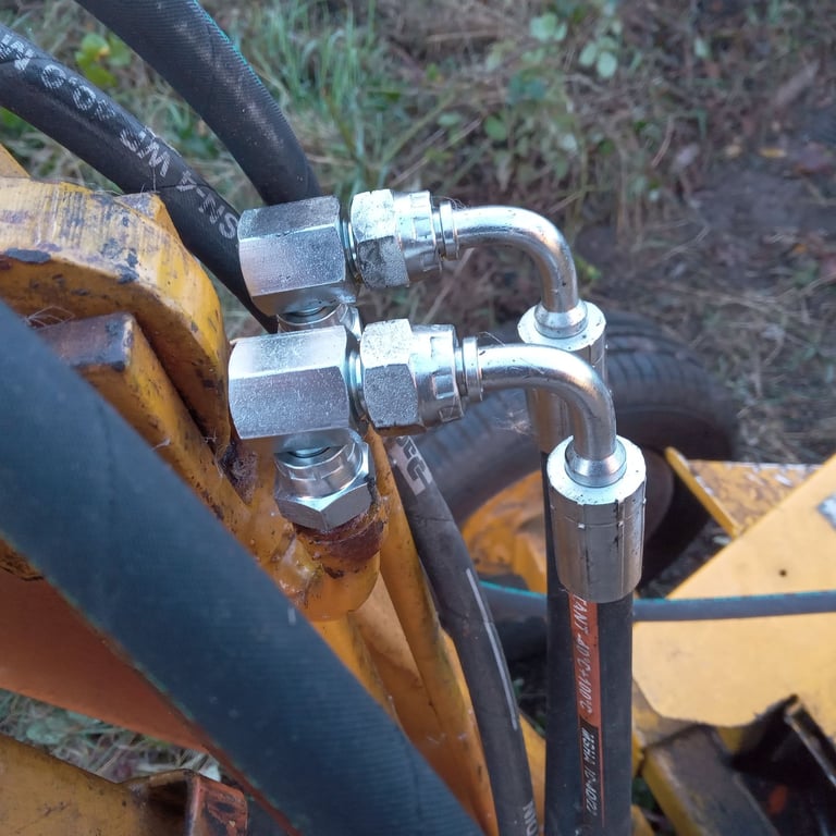 Digger and trailer with ramp and winch, new 13hp engine, spooler and pipes