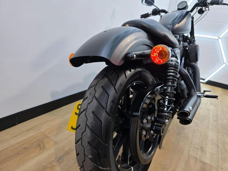 2013 Harley-Davidson Sportster 883 XL883N Iron 883