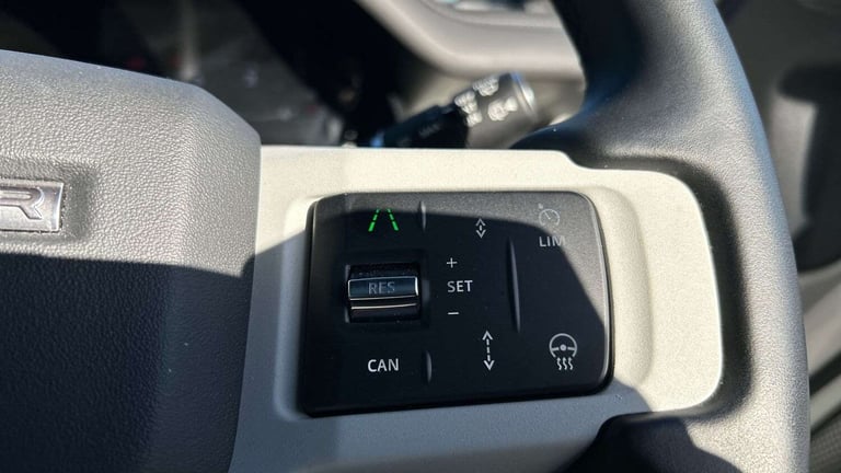 2024 Land Rover Defender 3.0 D300 X-Dynamic HSE 90 3dr Auto ESTATE DIESEL Automatic