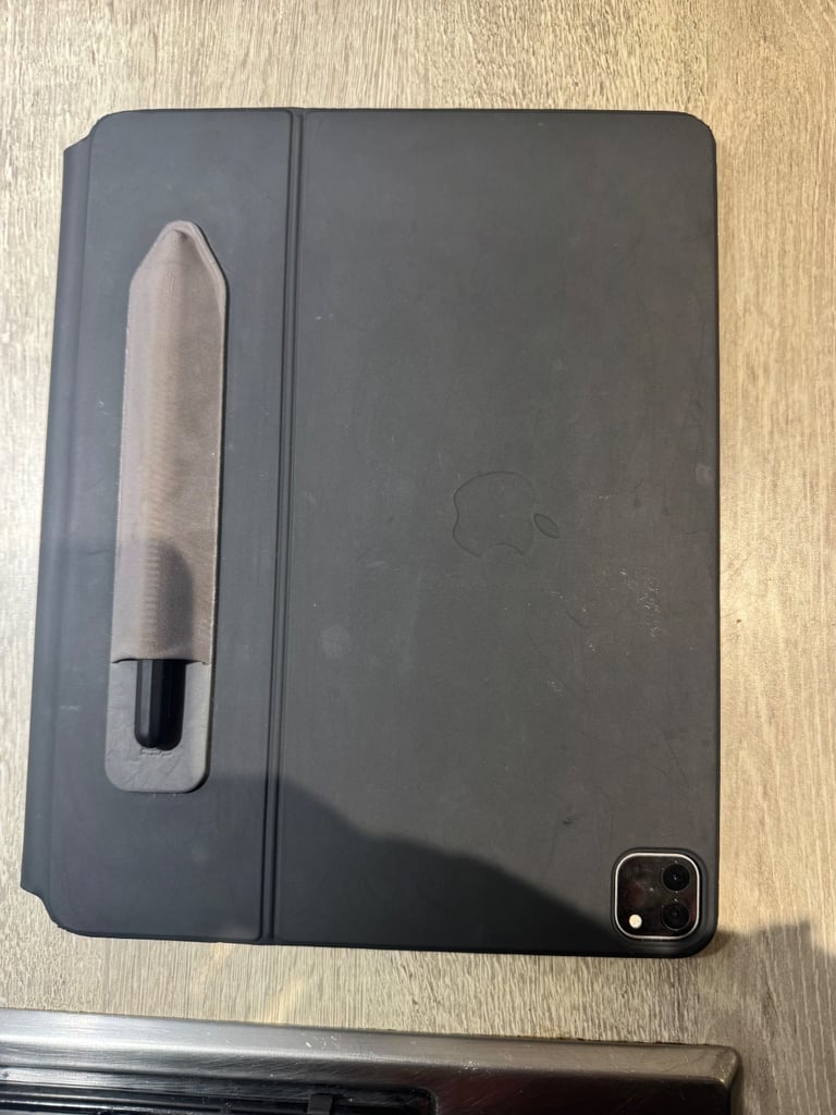 iPad Pro 12.9” 256gb (2021) 5G and WiFi + Magic Keyboard + Apple Pencil