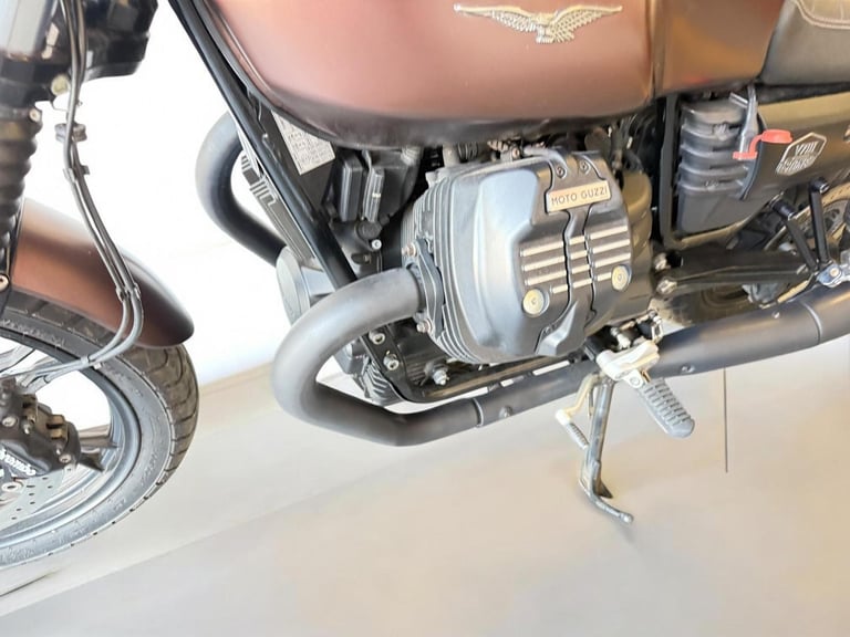 2020 Moto Guzzi V7 744 III Stone Night Pack Euro 4
