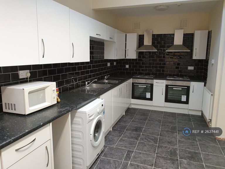 10 bedroom house in Upper Hanover Street, Sheffield, S3 (10 bed) (#2637441)