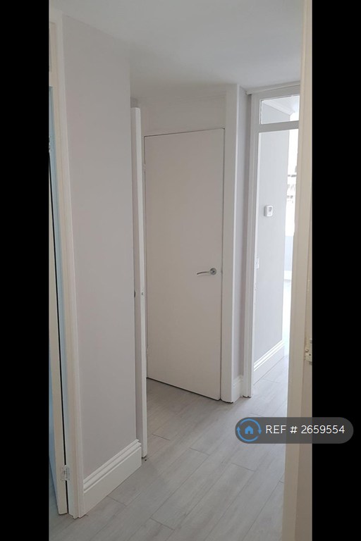 1 bedroom flat in Reginald Road, London, SE8 (1 bed) (#2659554)