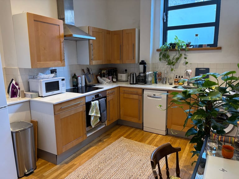 Superb one bedroom ground floor flat in Stoke Newington N16 9HS