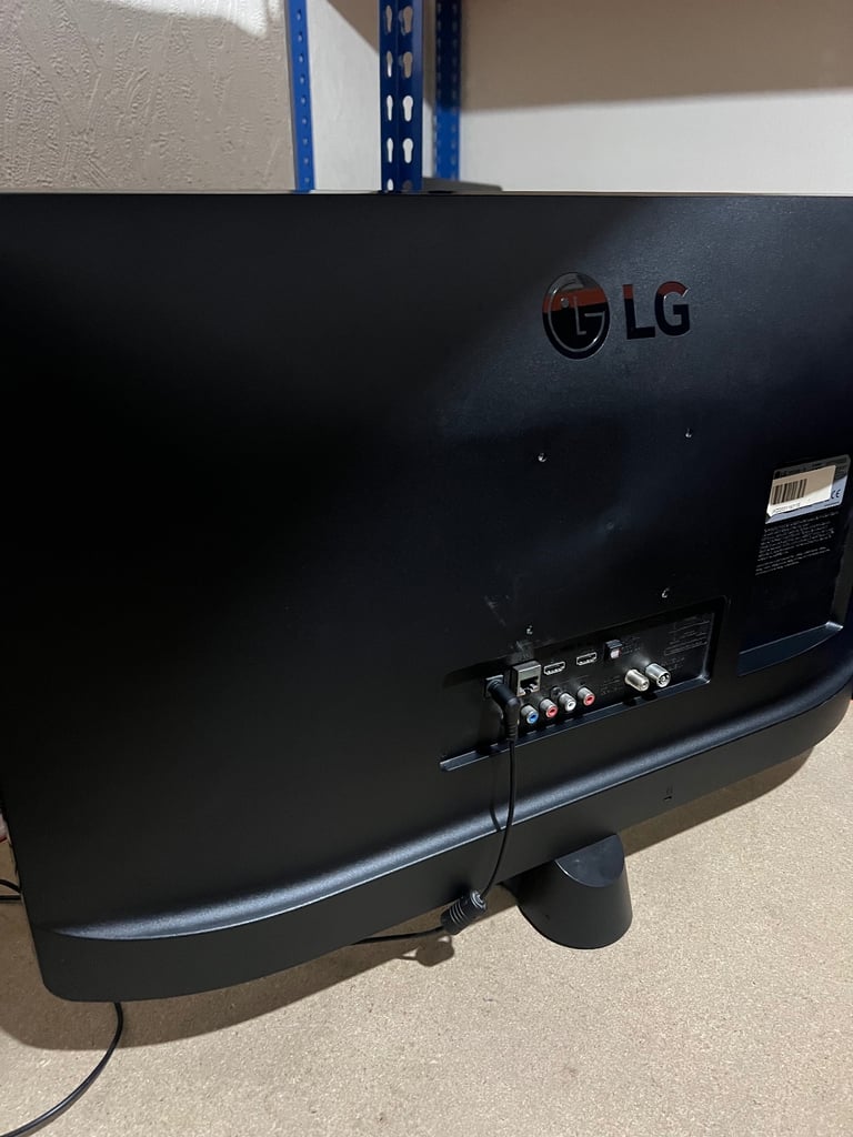 Lg 28 inch led smart tv with stand fully Wi-Fi can deliver 
