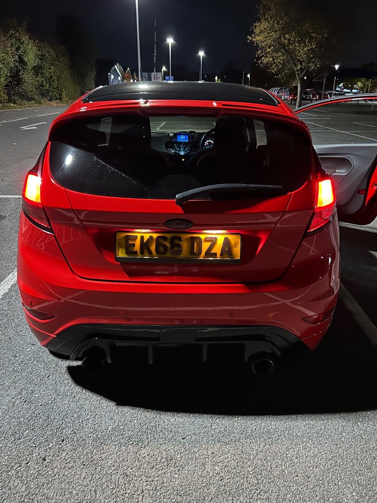 Ford Fiesta Zetec S Red Edition,2016, Manual, 998cc), 3 doors