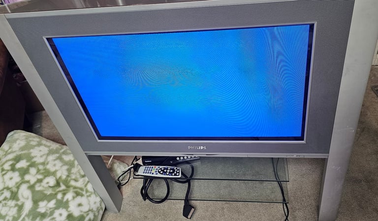 32" phillips matchline crt tv  with remote 