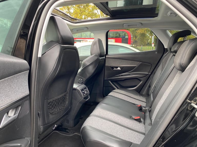 2017 Peugeot 3008 1.2 PureTech Allure EAT Euro 6 (s/s) 5dr HATCHBACK Petrol Automatic