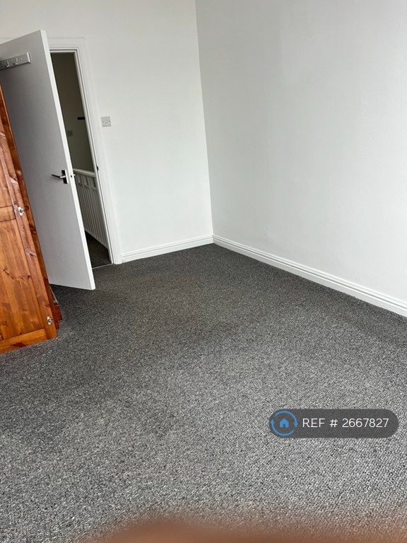 2 bedroom flat in London Road, Westcliff-On-Sea, SS0 (2 bed) (#2667827)