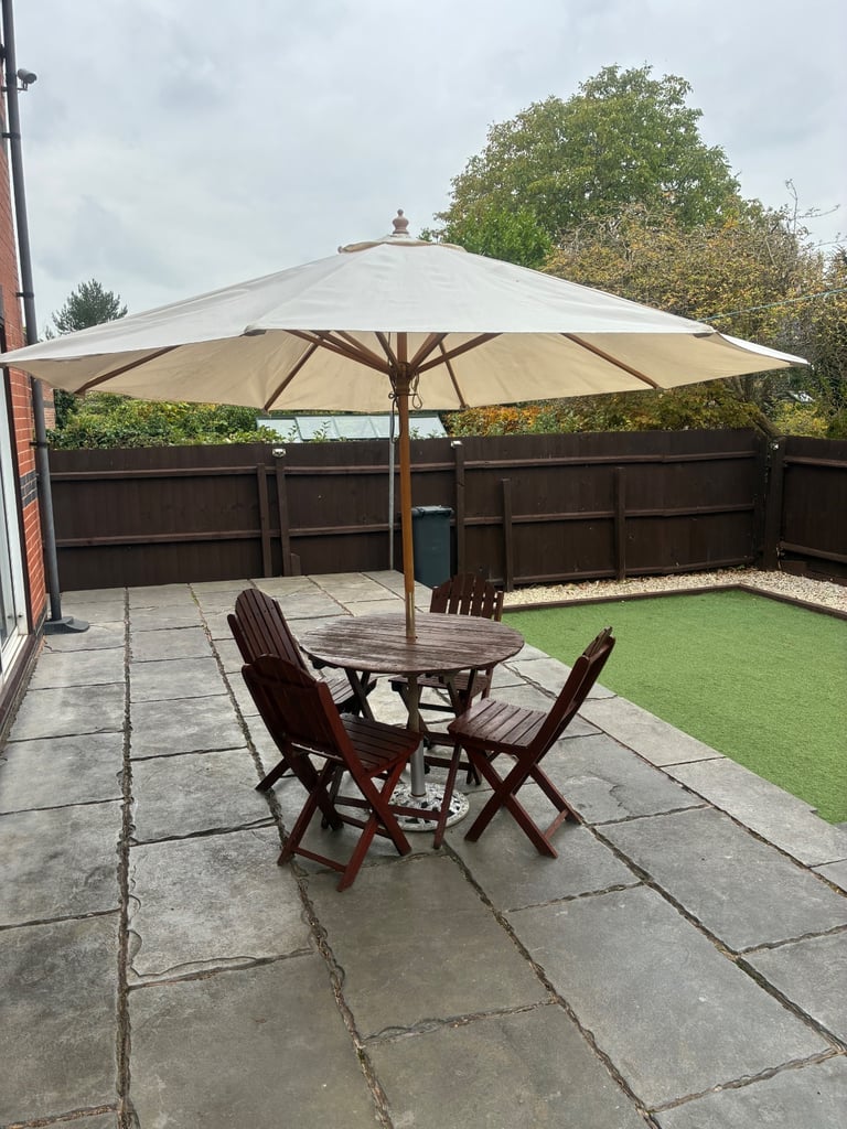 Garden Table,Parosol & Chairs