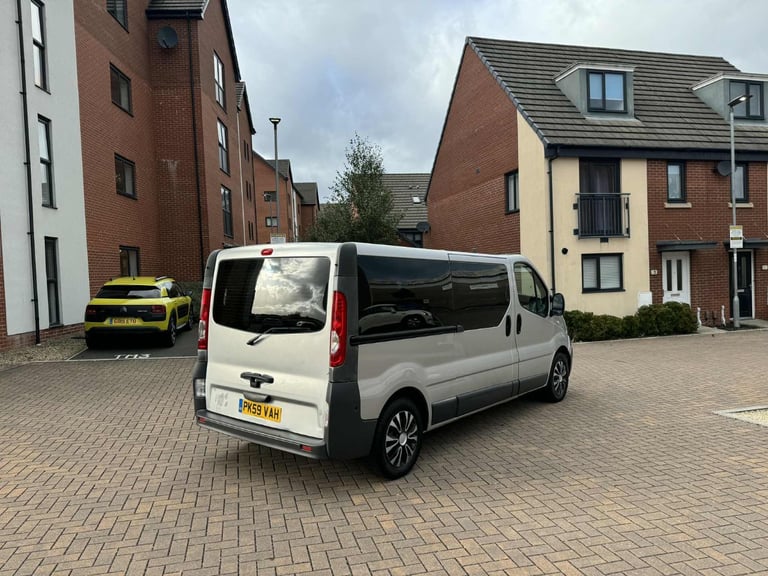 Renault, TRAFIC, 9 Seater MPV, Minibus, People Carrier, 2010, Manual, 2464 (cc), 4 doors