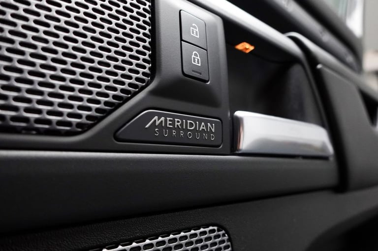 2022 Land Rover Defender 110 3.0 D300 MHEV X-Dynamic HSE SUV 5dr Diesel Auto 4WD Euro 6 (s/s) (30...