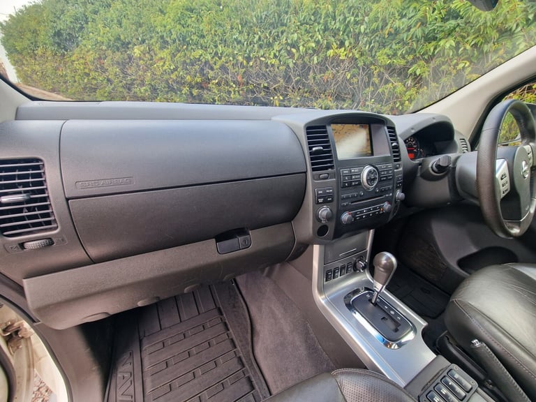 2012 Nissan Navara Double Cab Pick Up Outlaw 3.0dCi V6 231 4WD Auto PICK UP Diesel Automatic