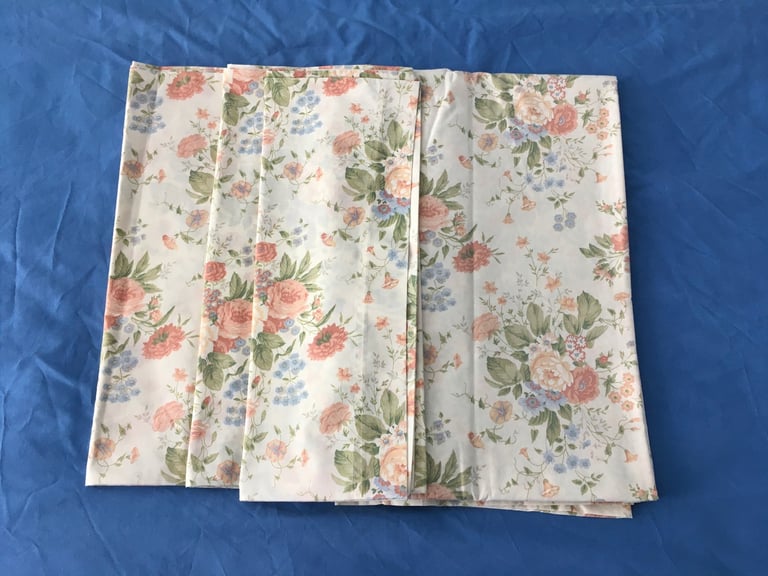 Co-ordinating set of terracotta single bed linen