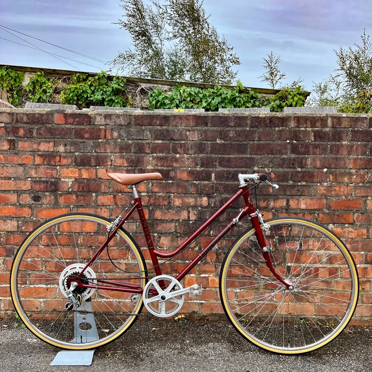 Lovely 1980’s Vintage Ladies Town Bike 