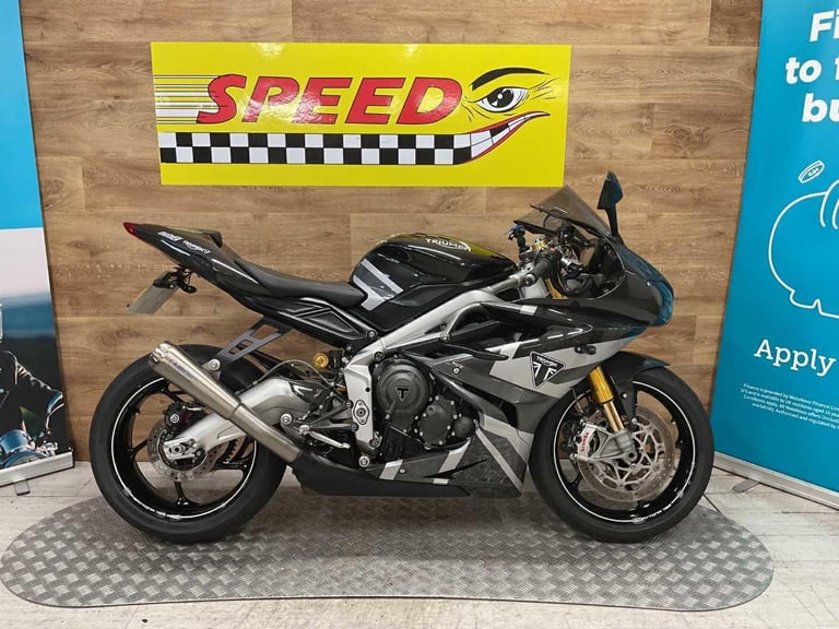 TRIUMPH DAYTONA MOTO2 765