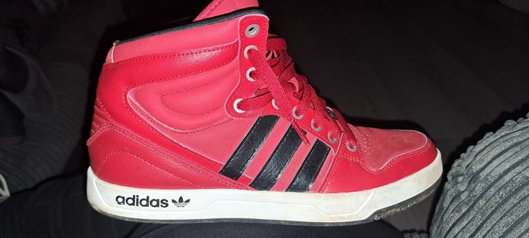 Size 8 adidas trainers 