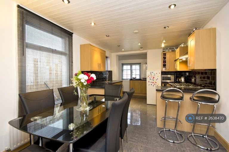 image for 4 bedroom house in Harcourt Road, London, E15 (4 bed) (#2638470)