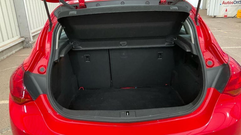 2015 Vauxhall Astra 1.6i Excite Euro 6 5dr HATCHBACK Petrol Manual