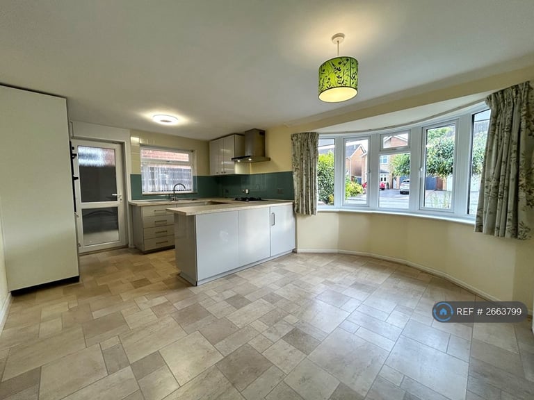 4 bedroom house in Shakespeare Drive, Nuneaton, CV11 (4 bed) (#2663799)