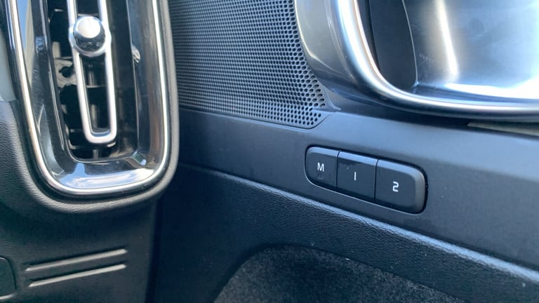 2022 Volvo XC40 1.5h T5 Recharge 10.7kWh Ultimate Bright SUV 5dr Petrol Plug-in Hybrid Auto SUV H...