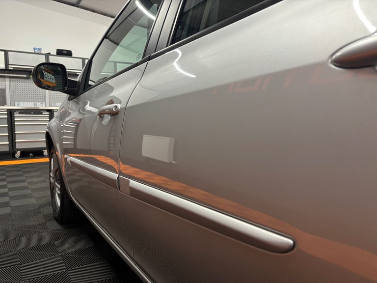 2012 Renault Clio 1.2 16V Dynamique TomTom 5dr HATCHBACK Petrol Manual