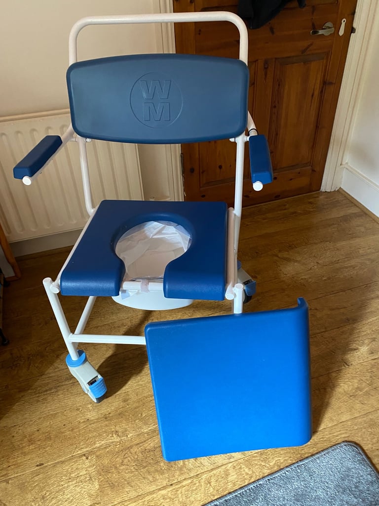 Wheelchair commode