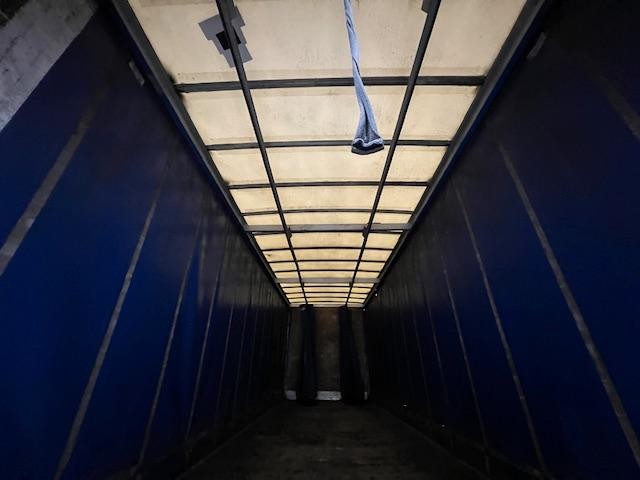 Volvo FM 330 6x2 Rear Lift Sleeper Cab Curtainsider