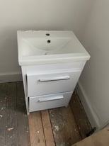 Bathroom sink unit 