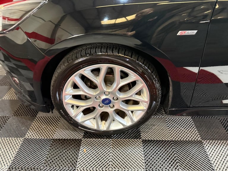 2017 Ford Focus 1.0T EcoBoost ST-Line Euro 6 (s/s) 5dr ESTATE Petrol Manual