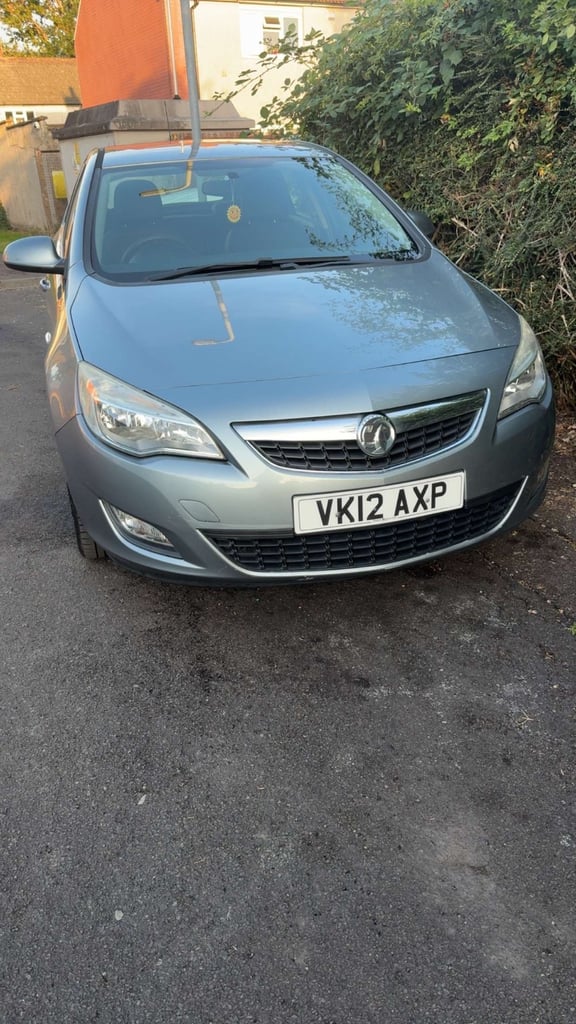 Cheap Vauxhall, ASTRA, Hatchback, 2012, Manual, 1598 (cc),5 doors for sale in Downend, Berkshire