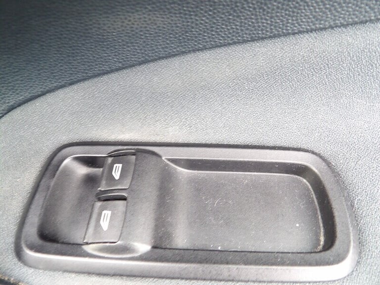 2012 Ford Fiesta Titanium Hatchback Petrol Manual