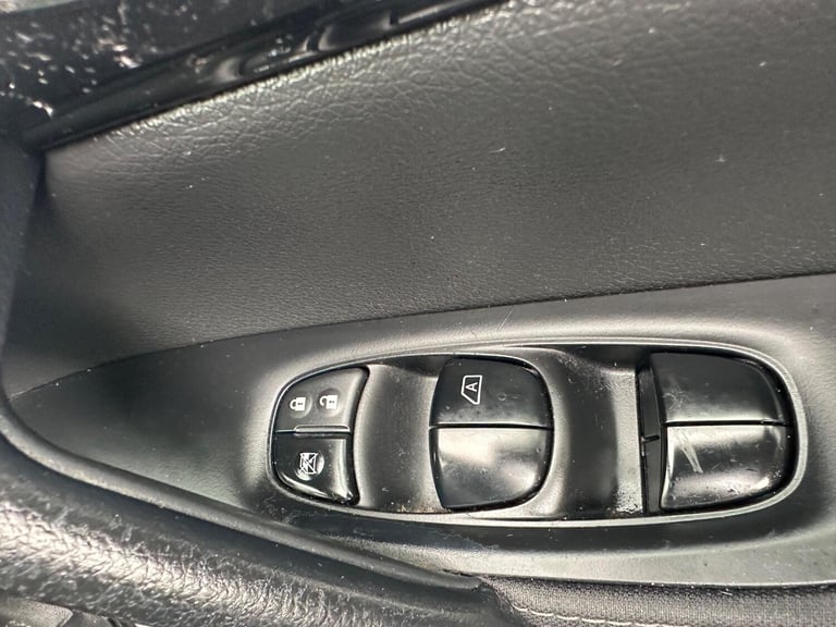 NISSAN QASHQAI 1.2 DIG-T n-tec Silver Manual Petrol 2015